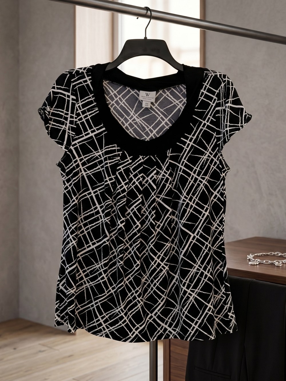 W by Worthington Black & White Graphic Scoop Neck Top